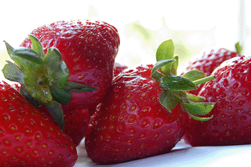 Strawberries by dotbenjamin